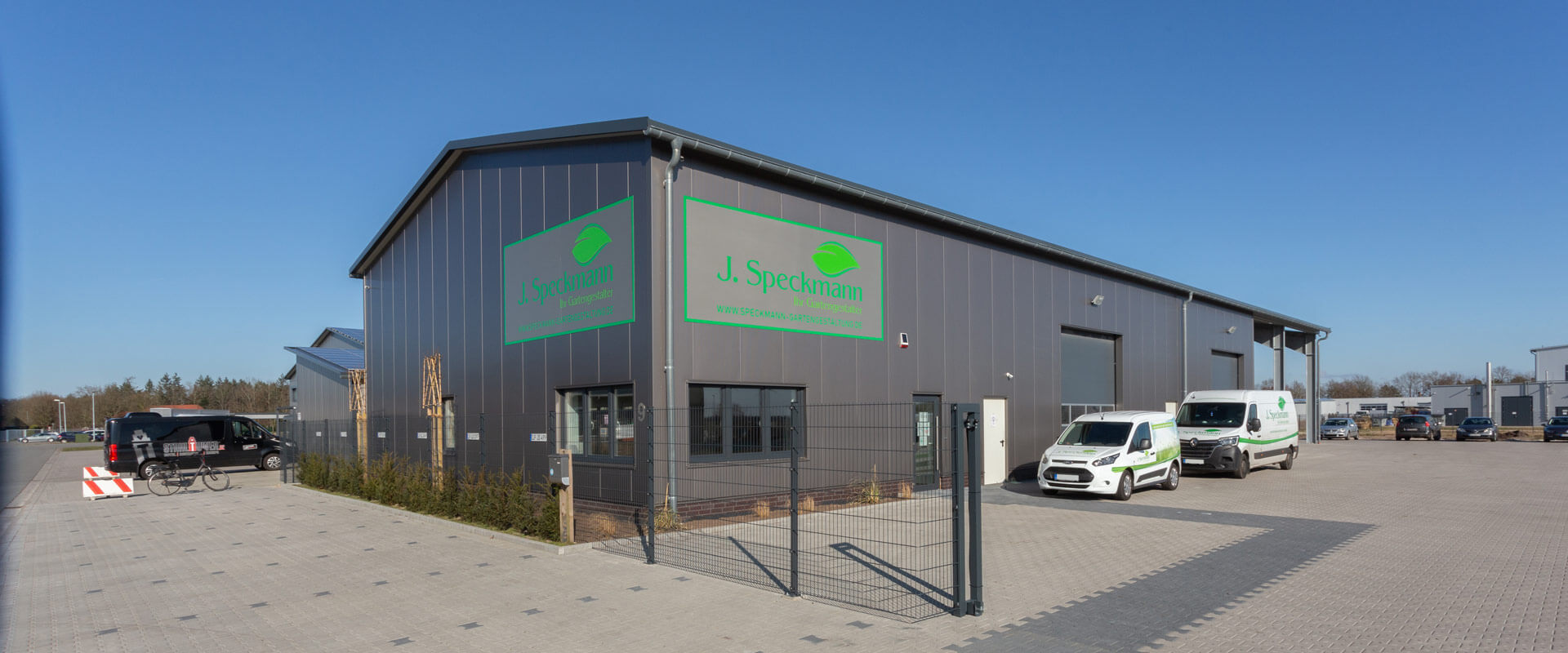 Speckmann GaLa Bau, Bösel -  Außenansicht unserer Halle in Bösel